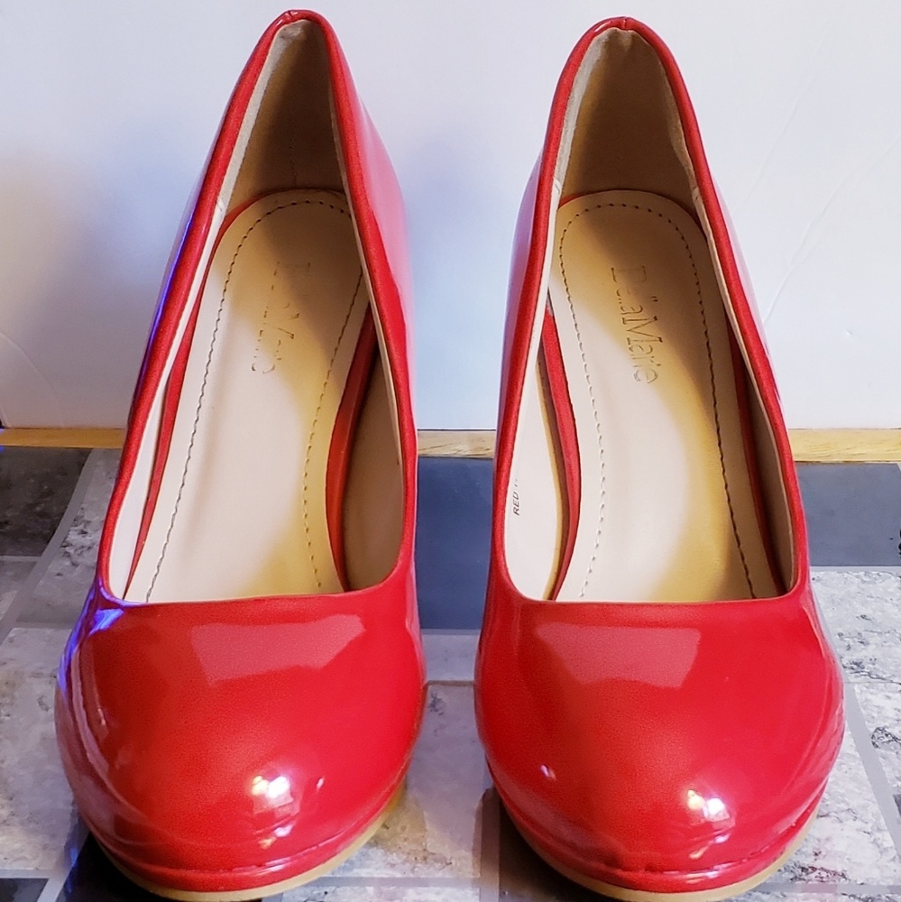BELLA MARIE Clasic Red Pumps